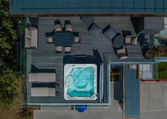 Bj81 Suite Hotel