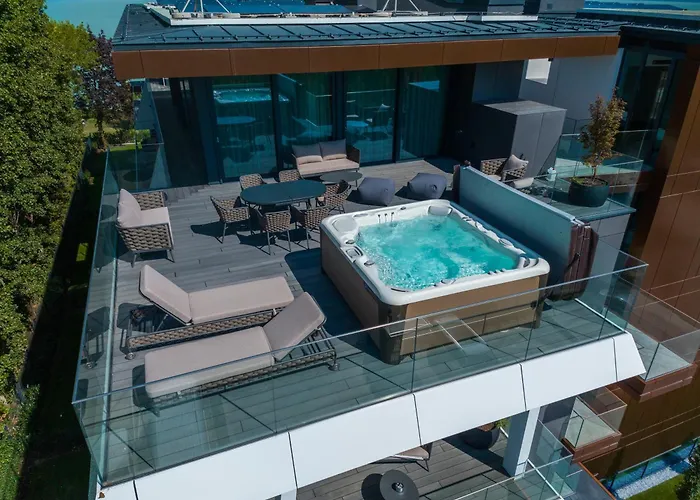 Bj81 Suite Hotel